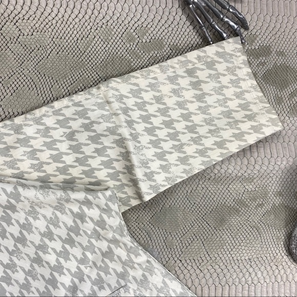 4FOR40 hite flying monkey houndstooth leggings - Picture 3 of 5